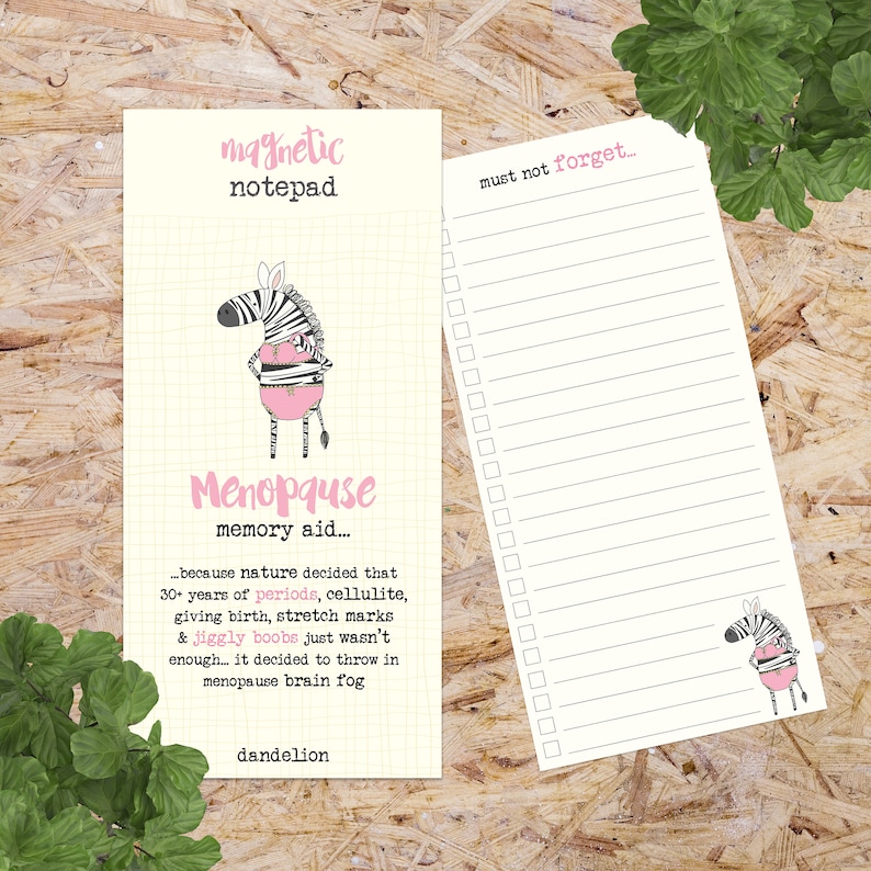 Puede incluir: Un bloc de notas magn&eacute;tico blanco con una cebra con un bikini rosa y el texto "magnetic notepad" y "Menopause memory aid... because nature decided that 30+ years of periods, cellulite, giving birth, stretch marks & jiggly boobs just wasn't enough... it decided to throw in menopause brain fog dandelion".