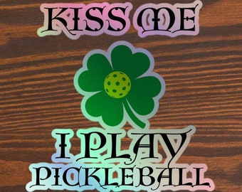 St. Patricks Day Pickleball holographische Aufkleber keltische Schriftart Pickleball Kleeblatt Kleeblatt Blumenaufkleber süße lustige irische Fische Geschenk Y2k Aufkleber