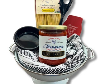 Signature Gift Basket Black: 1 Artisan Flavored Pasta & 1 (15.5 oz.) Premium Sauce