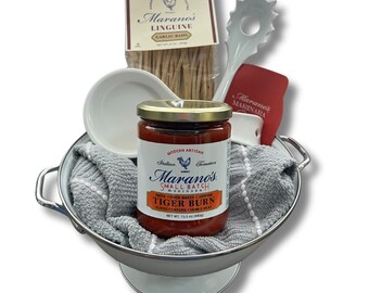 Signature Gift Basket Gray: 1 Artisan Flavored Pasta & 1 (15.5 oz.) Premium Sauce