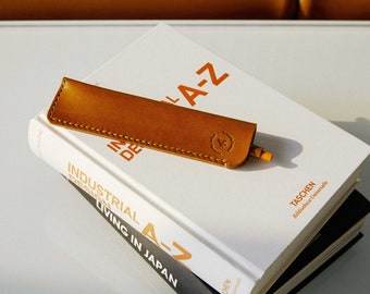 Créez votre propre étui à stylos en cuir avec notre kit de bricolage - Fabriqué à Londres | Expérience dans une boîte | Cadeau de papeterie | Projet de bricolage en cuir