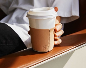 Créez votre propre pochette de tasse à café en cuir avec notre kit de bricolage - Fabriqué à Londres | Expérience dans une boîte | Cadeau idéal pour les créateurs