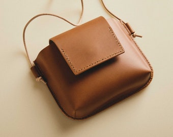 Créez votre propre petit sac en cuir avec notre kit DIY - Fabriqué à Londres | Expérience dans une boîte | Kit d'artisanat en cuir | Cadeau idéal pour les créateurs