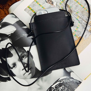 Créez votre propre pochette pour téléphone en cuir avec notre kit de bricolage. Expérience authentique faite main