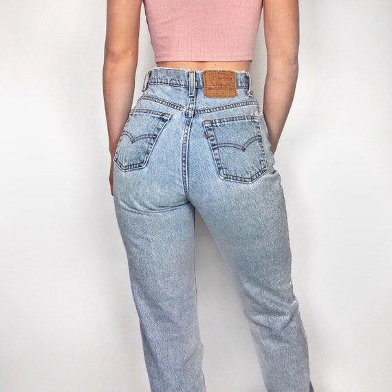 Vintage Levi’s 525 jeans size 26”-27” // high wais