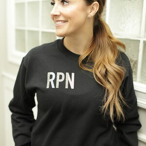 Krankenschwester Shirt, Krankenschwester Sweatshirt, Geschenk für Krankenschwester, RPN, Krankenschwester Anerkennung, Krankenschwester Geschenk, Krankenschwester, Bachelor-Abschluss Krankenschwester, Krankenschwester Zubehör