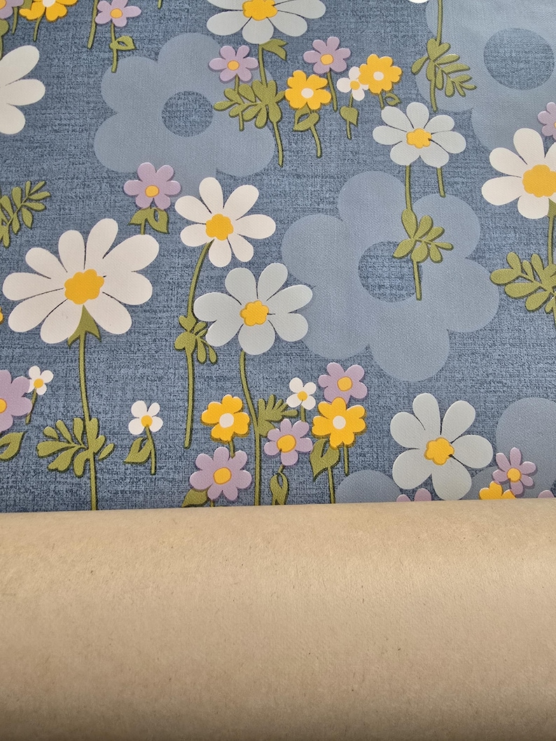 Retro 70s style daisy flower fabric with gloss finish