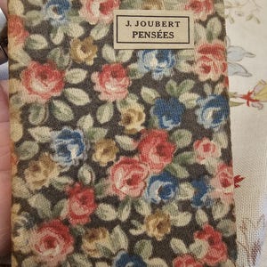 Miniaturowa książeczka „Pensees”, okładka z tkaniny w stylu vintage