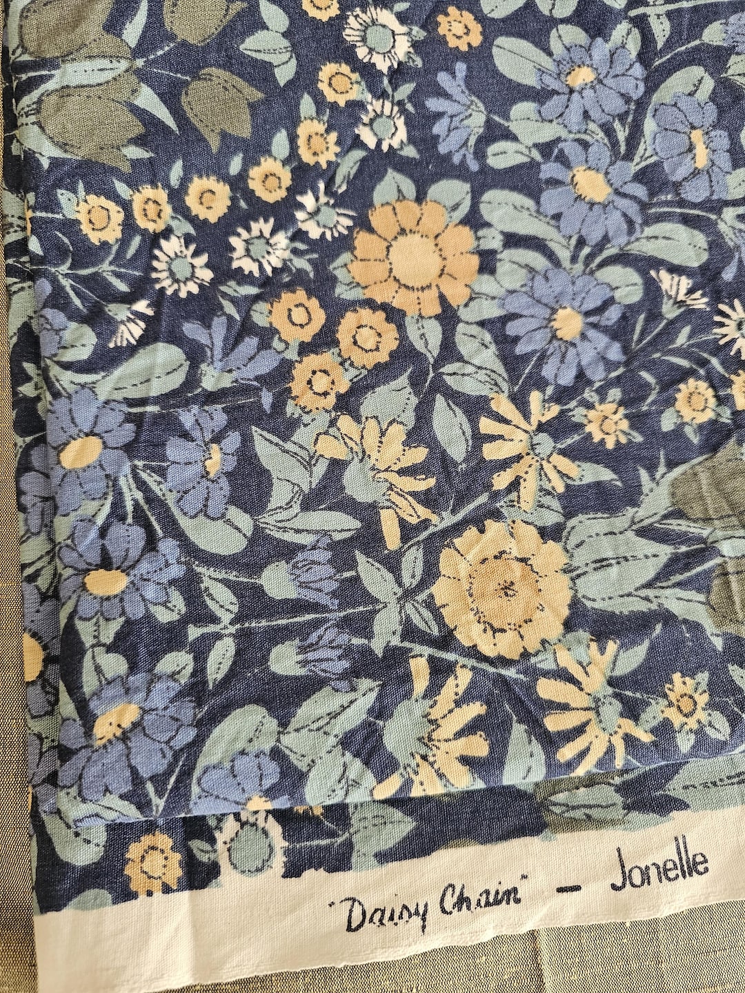 Fabric Chain Pattern Jonelle Fabric - Daisy Chain Pattern - Vintage Floral Fabric - Etsy