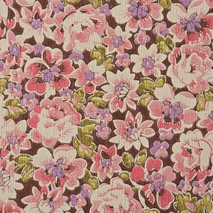 Tapeta w kwiaty w stylu vintage na metry, różowo-liliowy nadruk retro