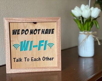Gesneden houten bord voor woondecoratie: geen wifi - praat met elkaar