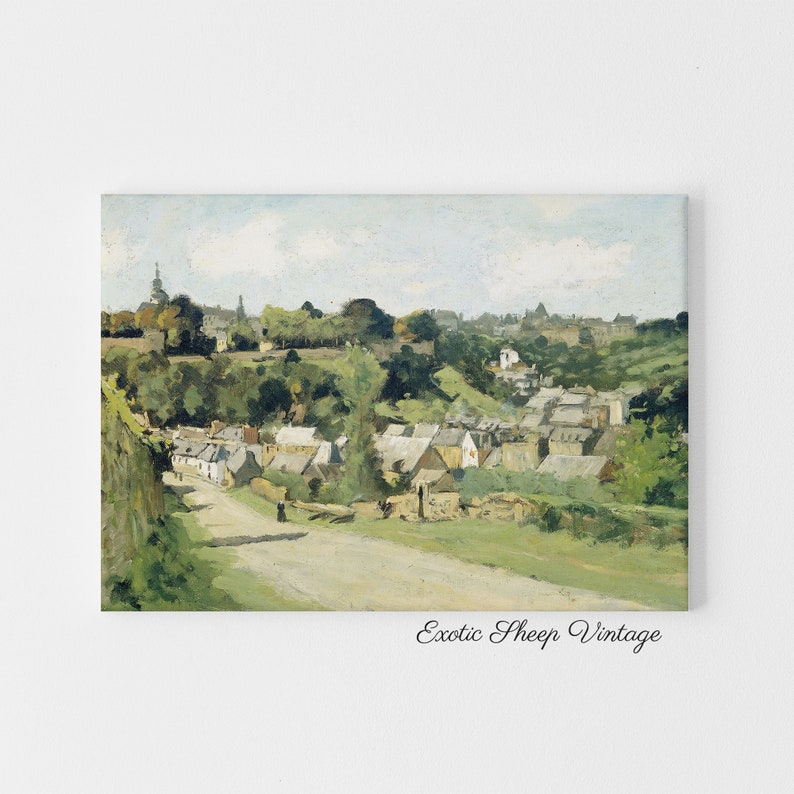 Pu&ograve; includere: Un dipinto vintage che raffigura una piccola citt&agrave; incastonata in una valle. La citt&agrave; &egrave; circondata da alberi verdi lussureggianti e colline. Una strada tortuosa conduce alla citt&agrave;, con alcune figure che la percorrono. Il cielo &egrave; di un azzurro chiaro con nuvole bianche e soffici.