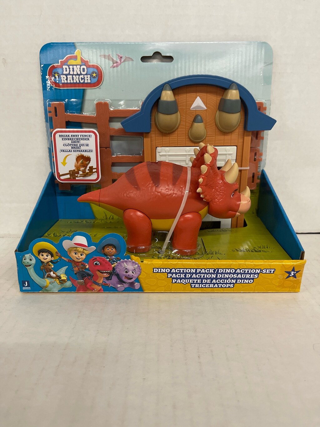 Dino Ranch Action Pack – Triceratops Con Figure E Recinti, Giocattolo Per Bambini Dai 3 Anni