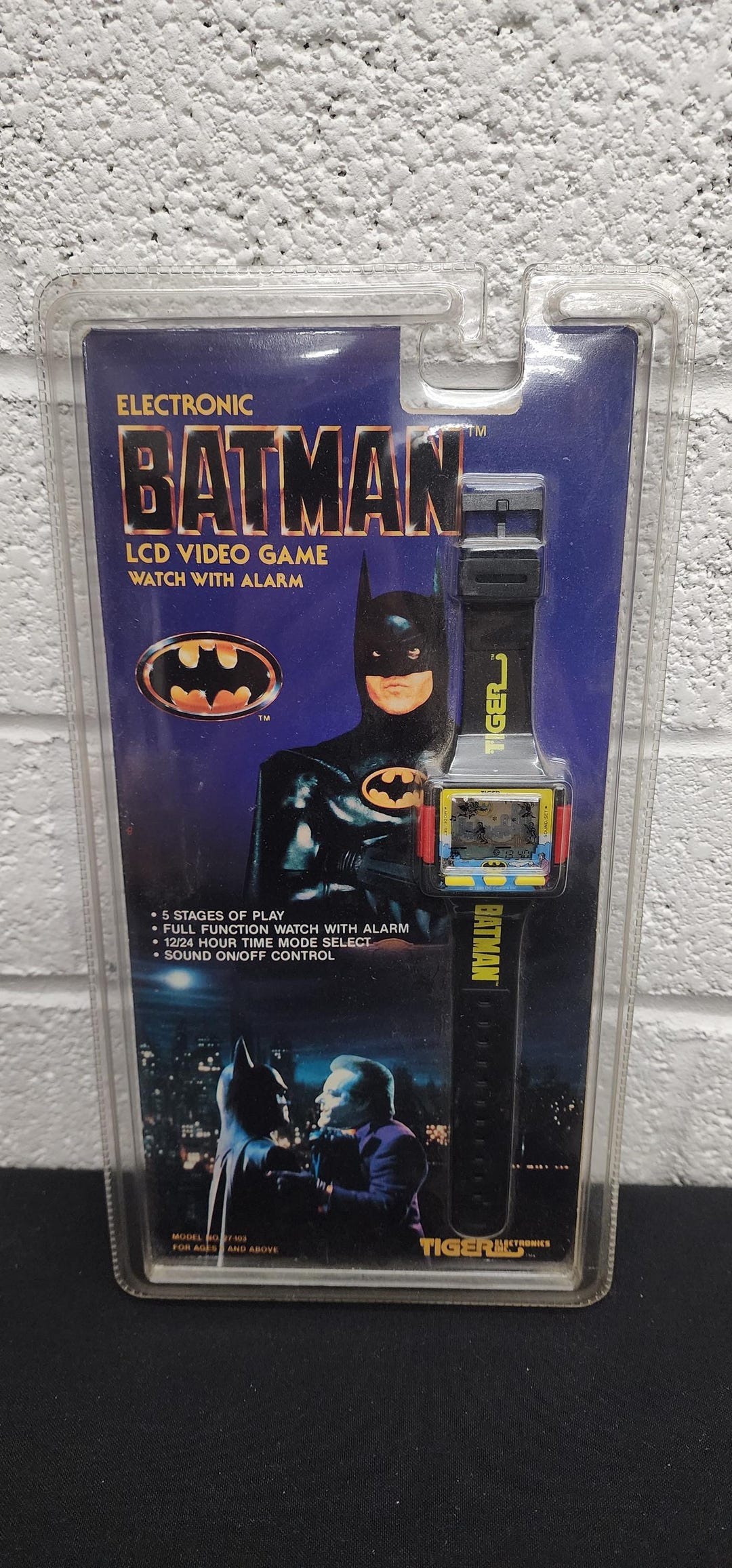 Vintage Tiger Electronics Batman LCD Video Game Watch With Alarm