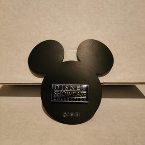 Disneyland Disney Showcase Collection Pin