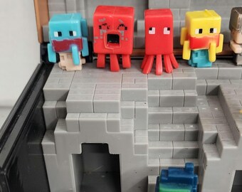 Mattel Minecraft Collector Chest and Mini Figures