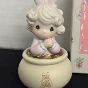 Precious Moments “You’re the end of my rainbow”, 1994 symbol of membership figurine