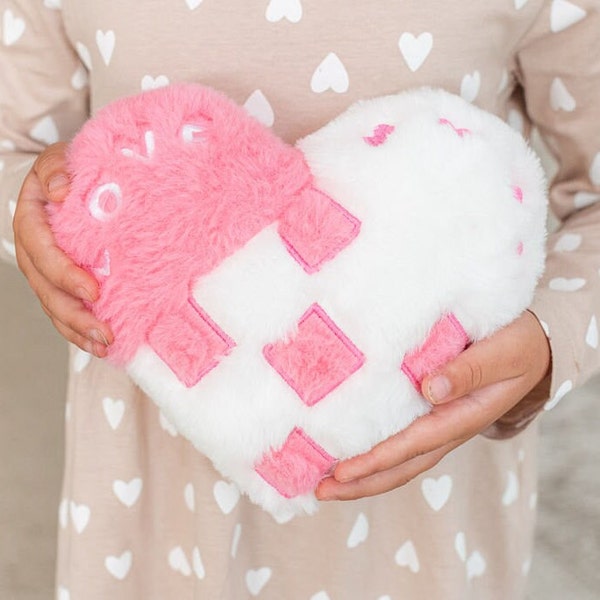 Cute Heart Stuffy Gift Idea for Daughter Pink Plush Toy Scandinavian Hygge Home Book Swag Nordic Woven Heart Young Girl Bedroom Pink Decor