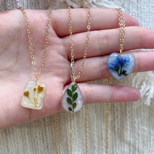 Initial Halskette mit Echten Botanicals ,Doppelseitige Halskette，Muttertagsgeschenk ， Personalisierte Halskette ，Forget me not Necklace