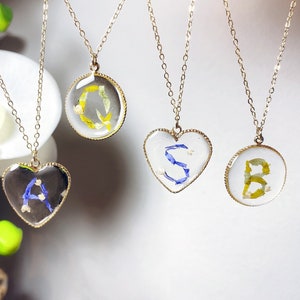 Colar personalizado com plantas reais, colar de corrente inicial, pingente de círculo. pingente de coração, pingente de carta para mãe
