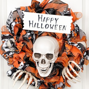 Scary Skull Halloween Wreath, Halloween Decor, Scary Door Hanger, Trick or Treat