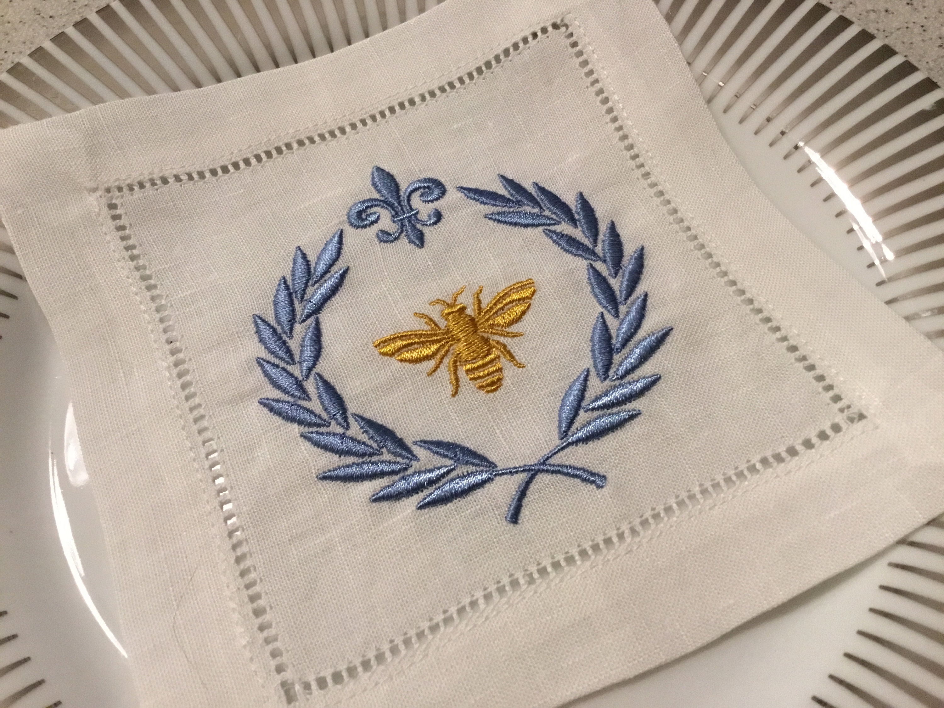 French Bee Laurel Wreath Linen Embroidered Cocktail Napkins Linen Napkins Party Beverage Napkins Hostess Gift Set Wedding
