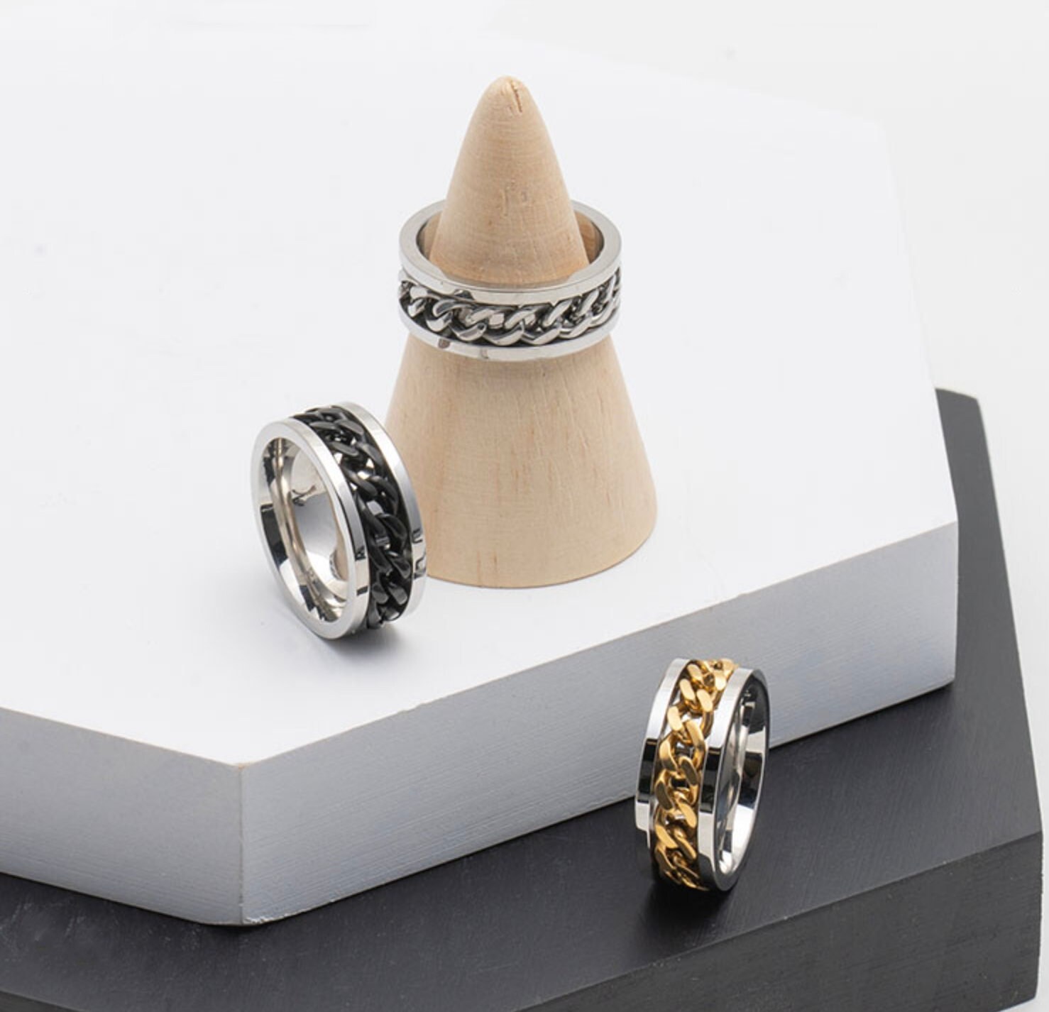 Fidget ring click outlet
