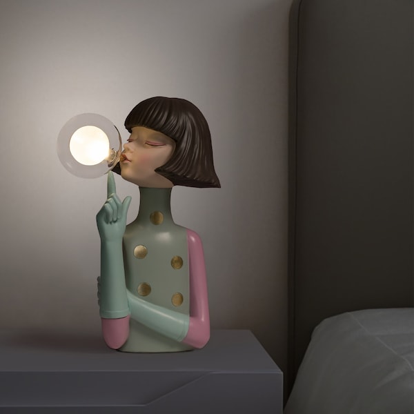 Lampe à poser gestes de fille faisant des pistolets | Lampe de table Cool Girl | Lampe fille soufflant des bulles | Idée cadeau pour fille cool