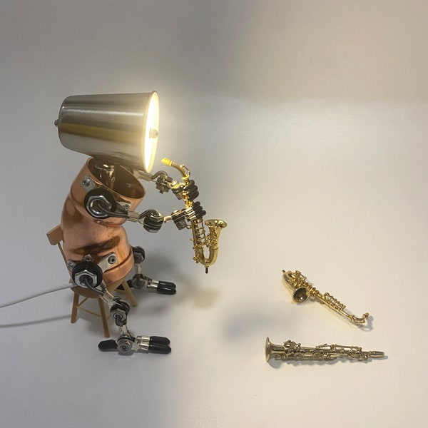 Lampe de saxophone|Lampe de table joueur de sax |Lampe de bureau Robot Steampunk|Cadeau pour les mélomanes|Lampe d'instruments de musique|Décoration de bureau|Lampe USB