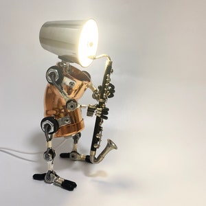 Lámpara de mesa para clarinetista bajo / Decoración de escritorio con robot musical / Regalo para amantes de la música / Gran idea para regalo