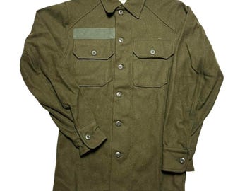 Koszula polowa US Military VTG z lat 70. w kolorze oliwkowym z wełny zapinana na guziki z przodu XS