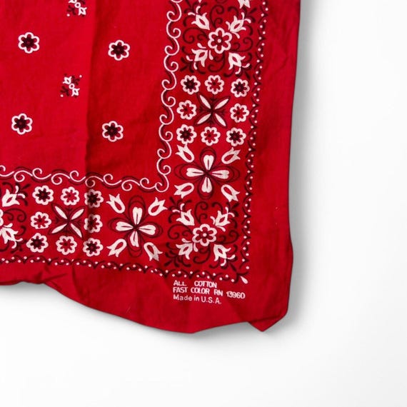 Fast Color Vintage Made in USA 100% Cotton Red Paisley  display picture 1