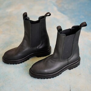 Jordyn Leather Chelsea Boots Black