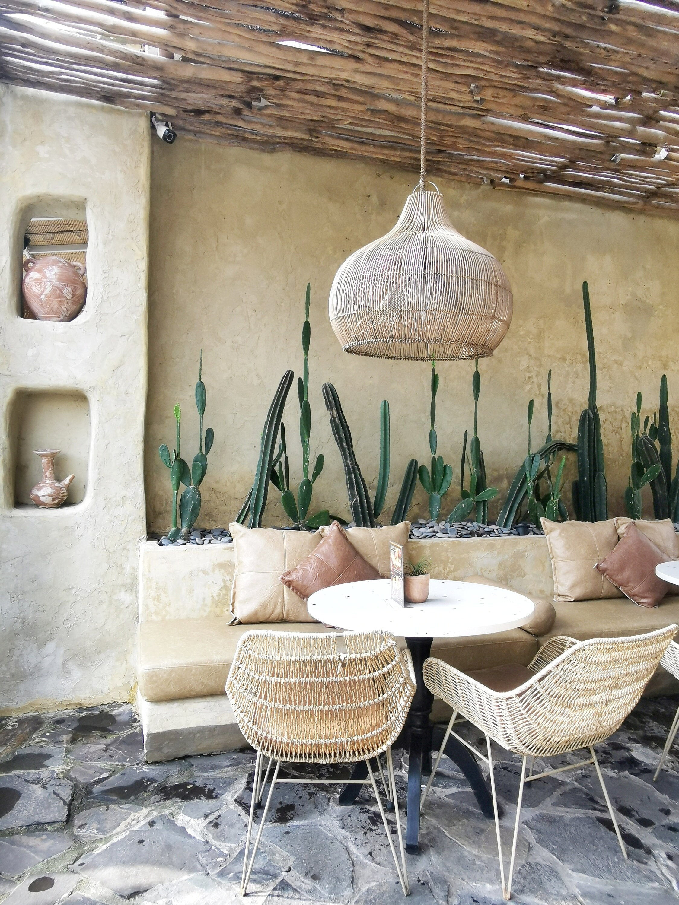 Extra large outdoor pendant lighting outlet