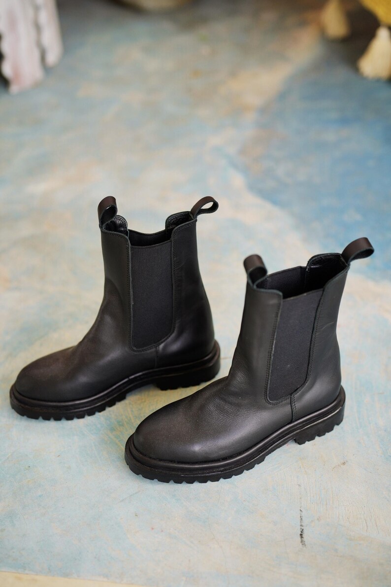 Jordyn Leather Chelsea Boots Black