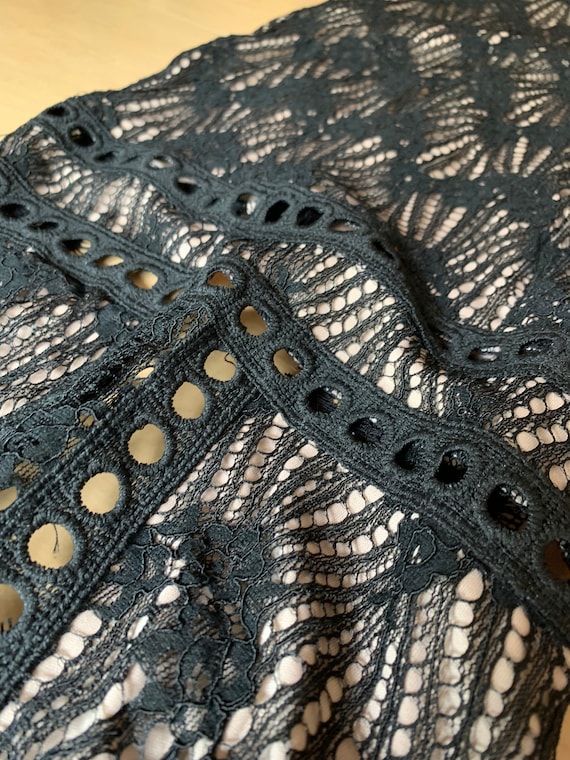 Black Lace Open Back Formal Dress - image 2