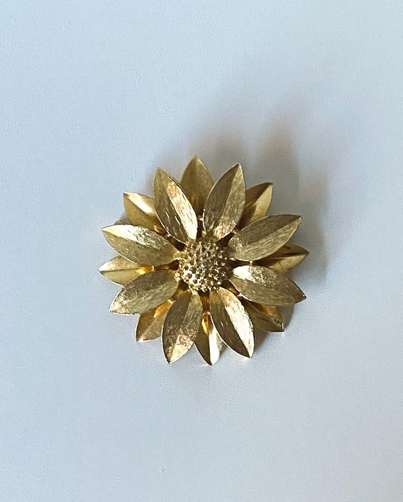 Vintage Flower Brooch, Sarah Coventry Gold-Tone D… - image 2