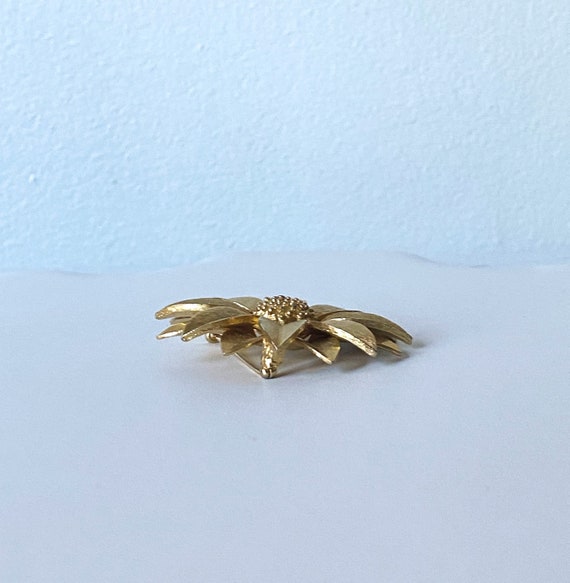 Vintage Flower Brooch, Sarah Coventry Gold-Tone D… - image 8