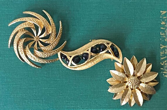 Vintage Flower Brooch, Sarah Coventry Gold-Tone D… - image 5