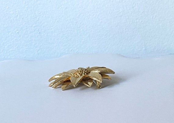 Vintage Flower Brooch, Sarah Coventry Gold-Tone D… - image 6