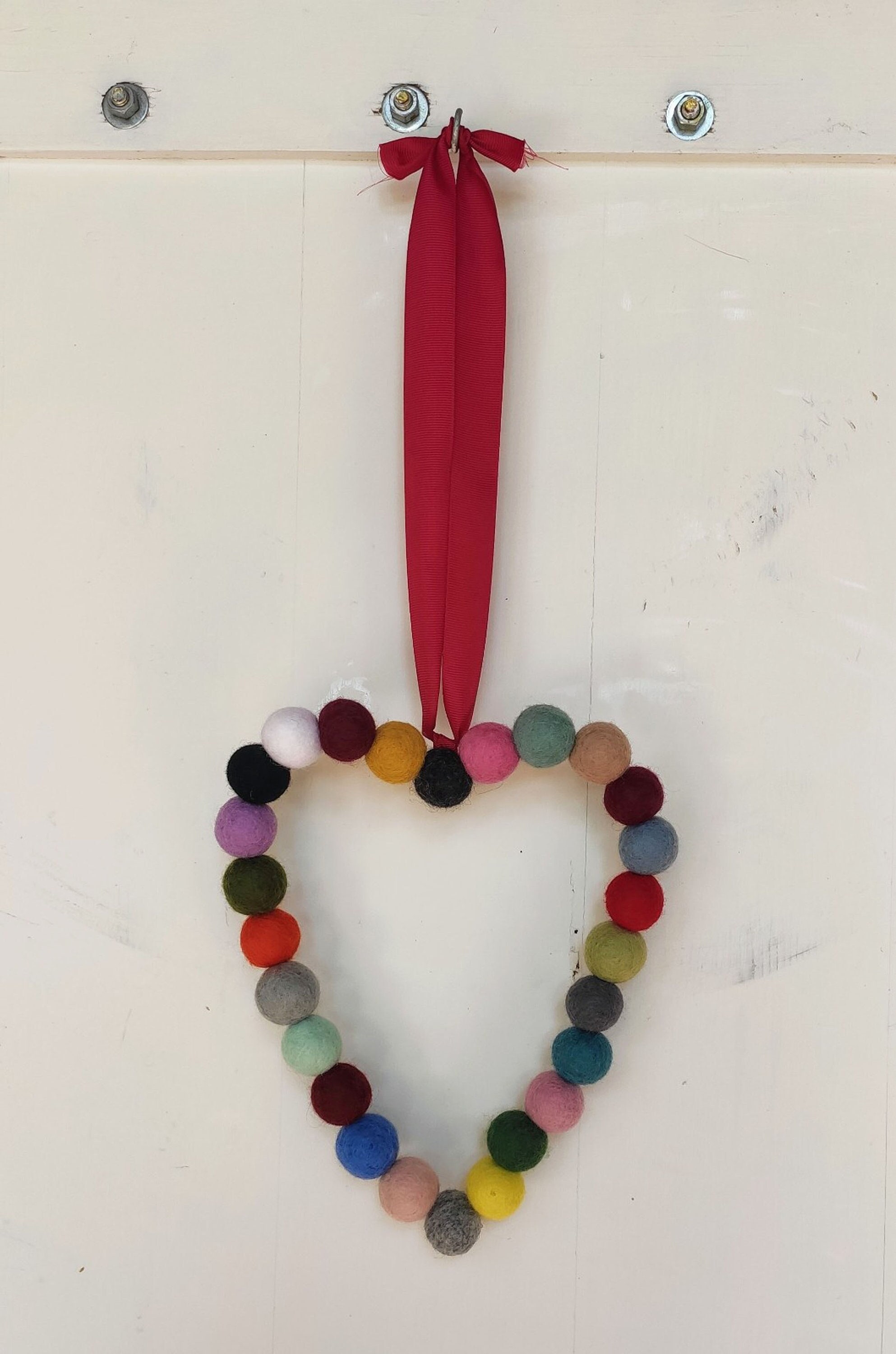 Jolie Couronne de Coeur Boule Feutre, Couleurs Assorties, Décoration Ferme, Valentine's, Cadeau