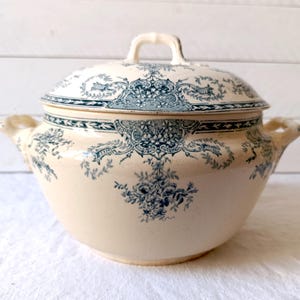 Blue and cream French ironstone Fontainebleu tureen with lid, terre de fer
