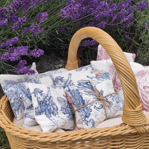 Set of 2 French toile de jouy linen lavender sachets, lavender bags, blue, red, green