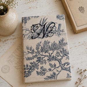 Fransk toile de jouy tygklädd anteckningsbok, monogram, röd, blå, grön, A5, anteckningsbok, inbunden, brevpapper