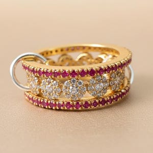 In elkaar grijpende ring robijn en diamant, 14k geelgouden meervoudig gekoppelde jubileumcadeau-sieraden