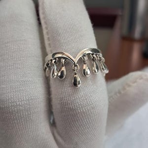 Anillo de plata esterlina con forma de pera, anillo con dijes colgantes hechos a mano, regalo de Navidad para ella
