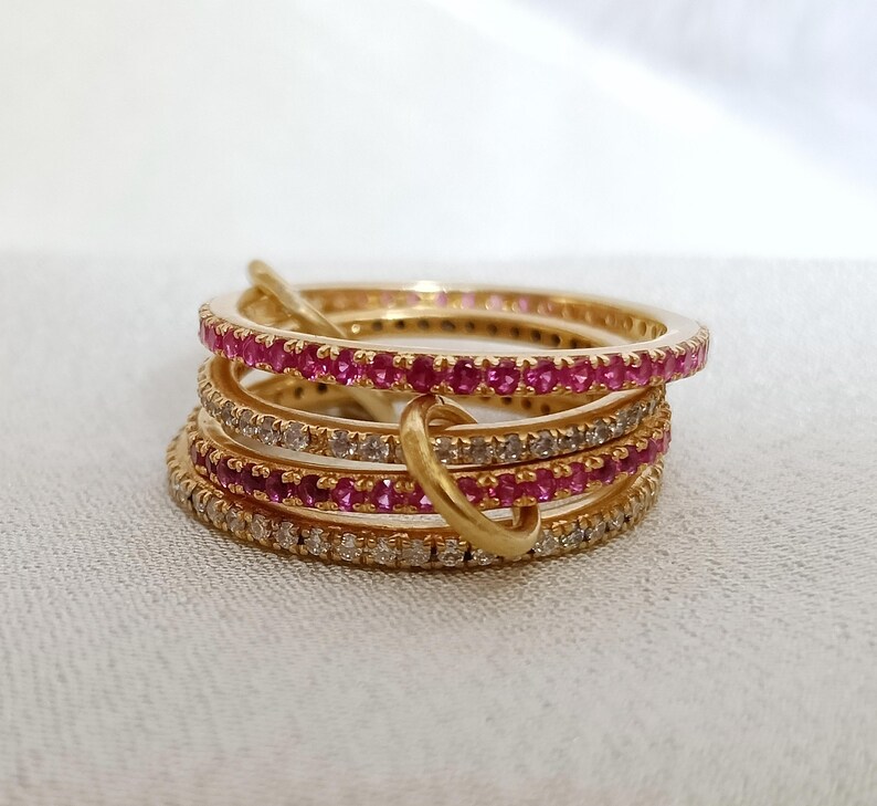 Anillo apilable entrelazado de plata con rubíes y diamantes, anillo minimalista de oro, regalo para el Día de la Madre. imagen 10