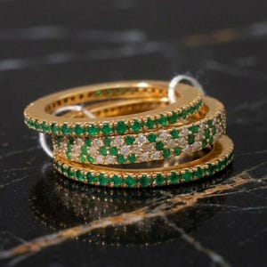 Smaragd und Diamant ineinander verschlungener Ring, minimalistischer Silberring, Dreifachband, Geschenk für ihren Schmuck