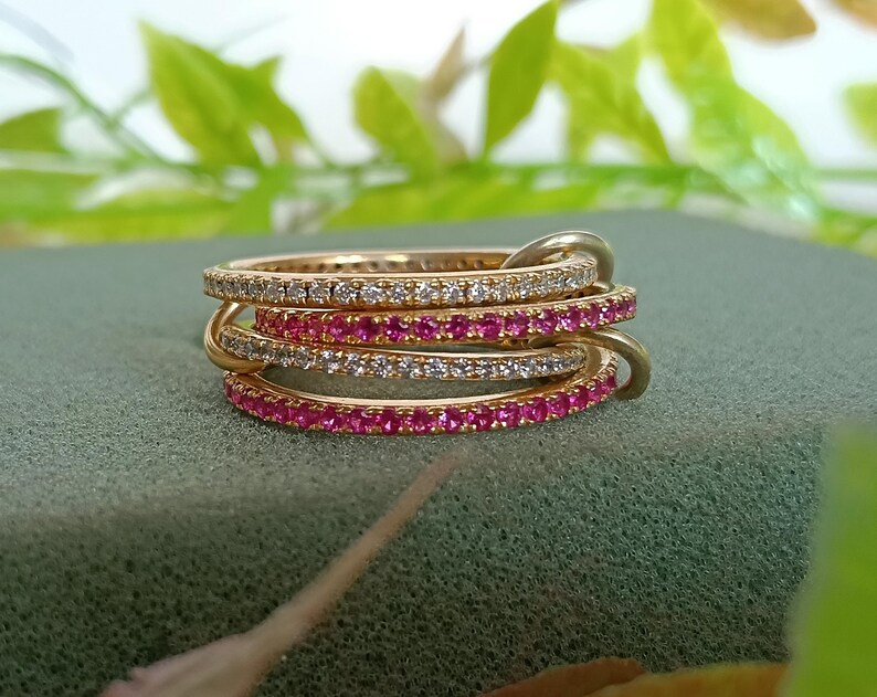 Anillo apilable entrelazado de plata con rubíes y diamantes, anillo minimalista de oro, regalo para el Día de la Madre. imagen 16