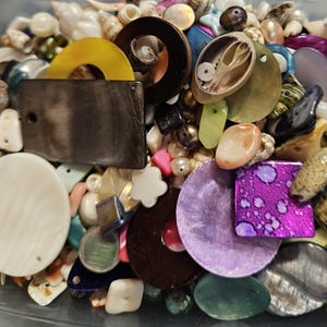 3 oz Shell and Pearl Bead Soup Mix. Mixed Lot Shells, Pearls, Mother of Pearl. Many Types of Shapes. Beading Components